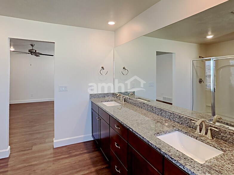 Building Photo - 373 North St