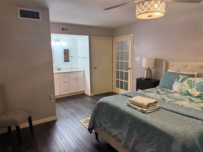 Building Photo - 2120 El Paseo St