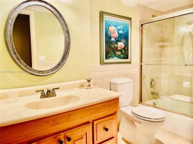 Building Photo - 2555 Collins Ave