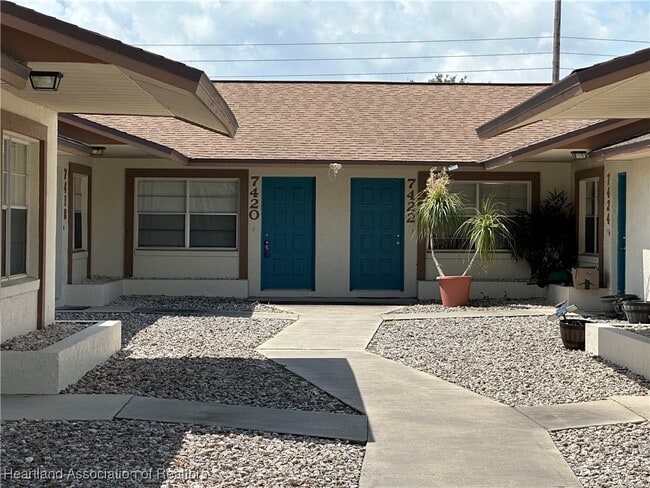 Building Photo - 7420 Valencia Rd