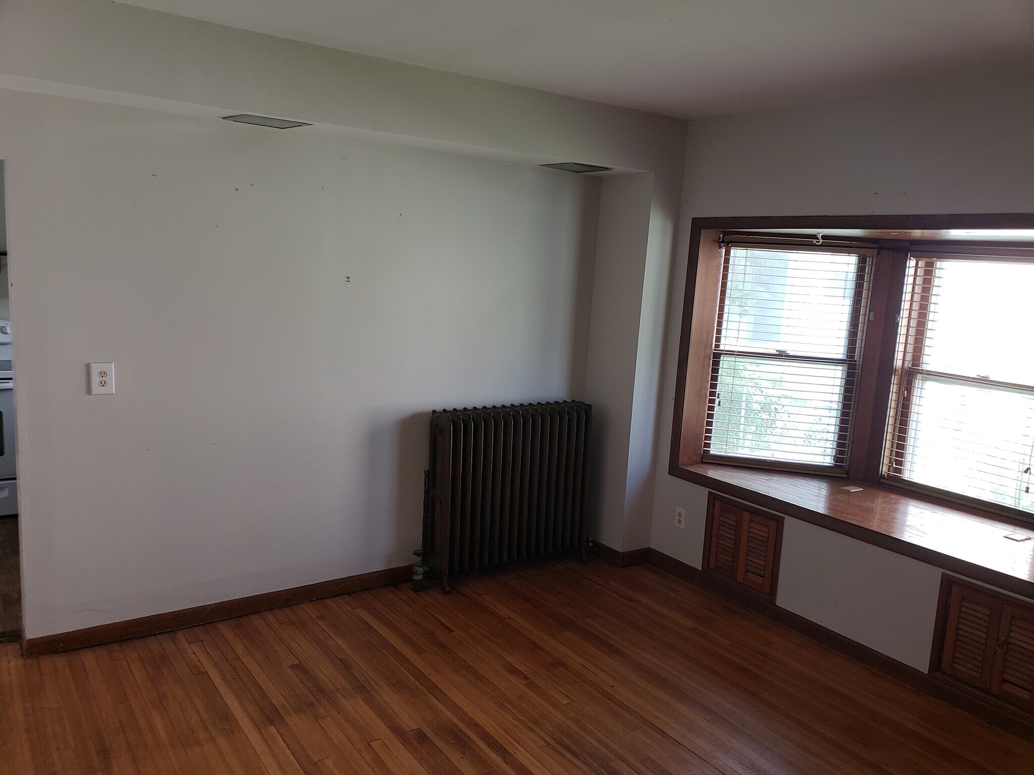 Building Photo - 35 Grove St