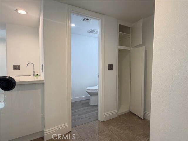 Building Photo - 5340 Las Virgenes Rd