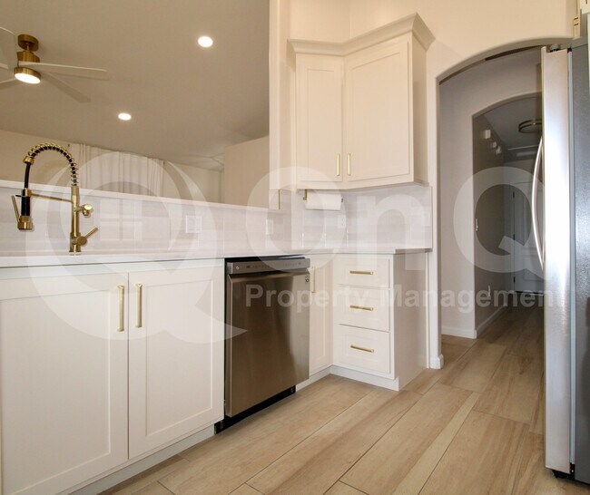 Building Photo - 2353 E Calle Sierra Del Manantial