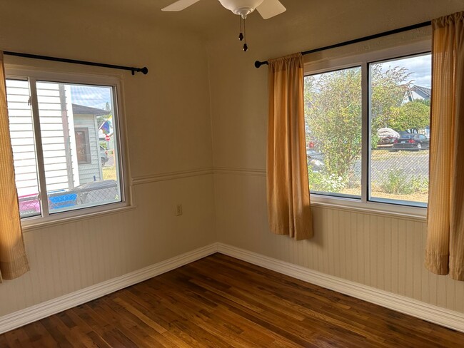 Building Photo - Charming Cottage in Downtown Washougal