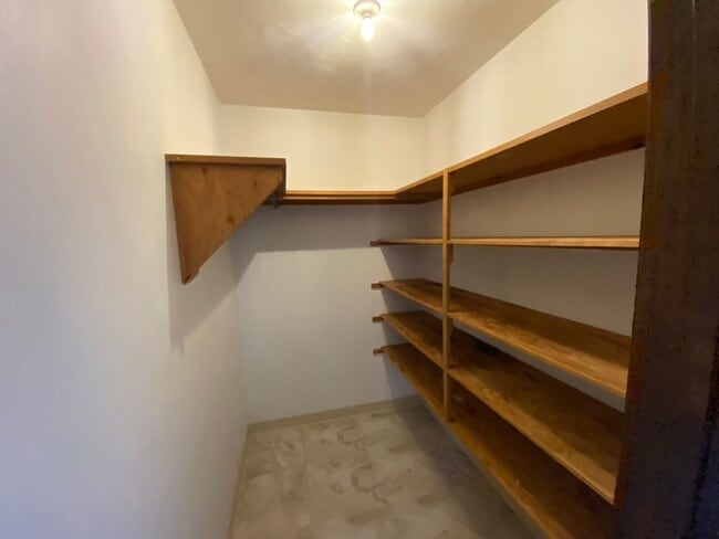 Building Photo - Large 4 Bedroom House, Franklin Regional School District - Available February!