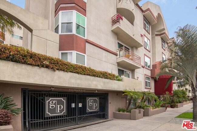 Building Photo - 620 S Gramercy Pl