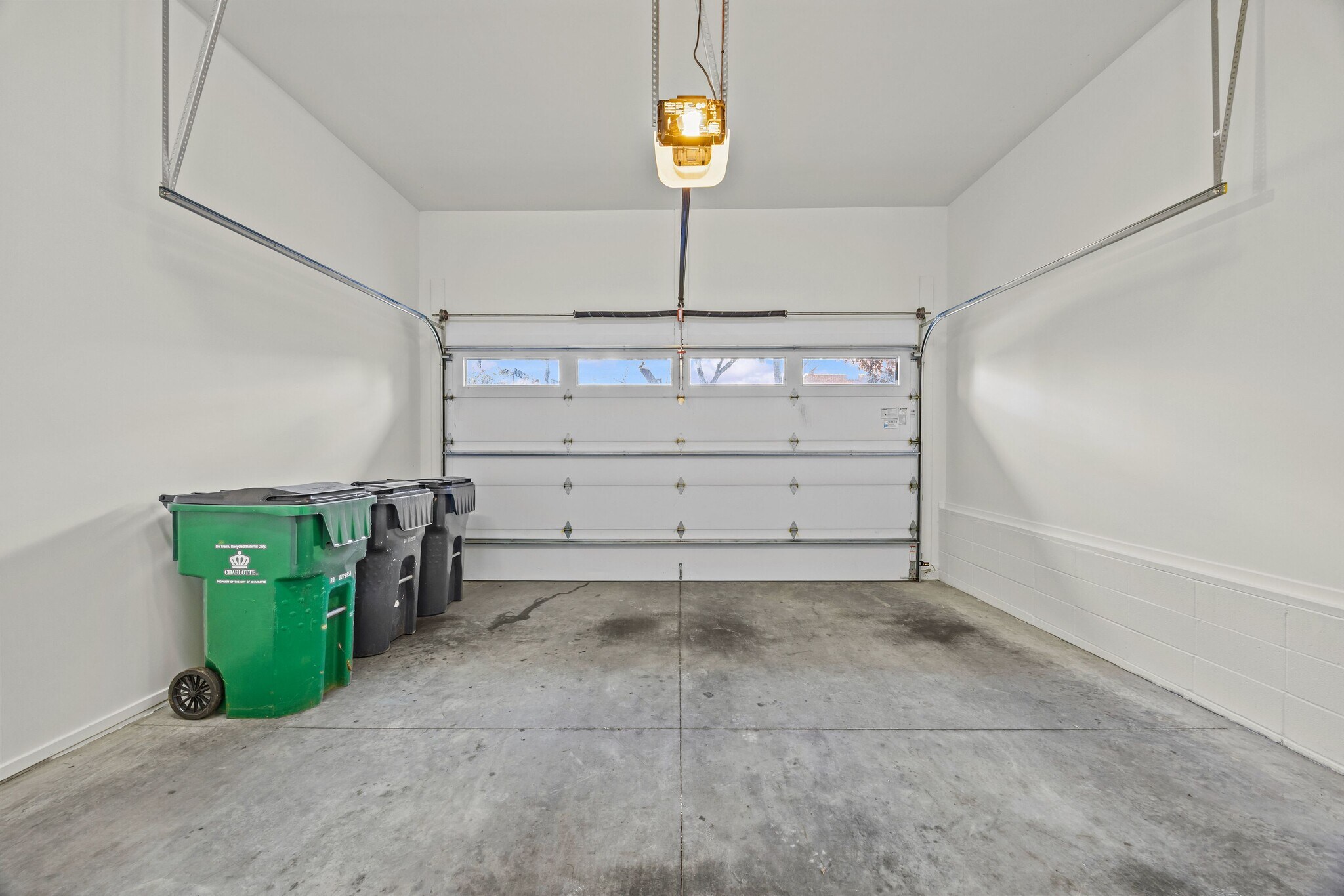 Building Photo - 909A Westbrook Dr