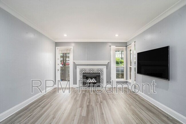 Building Photo - 6820 Glenridge Dr