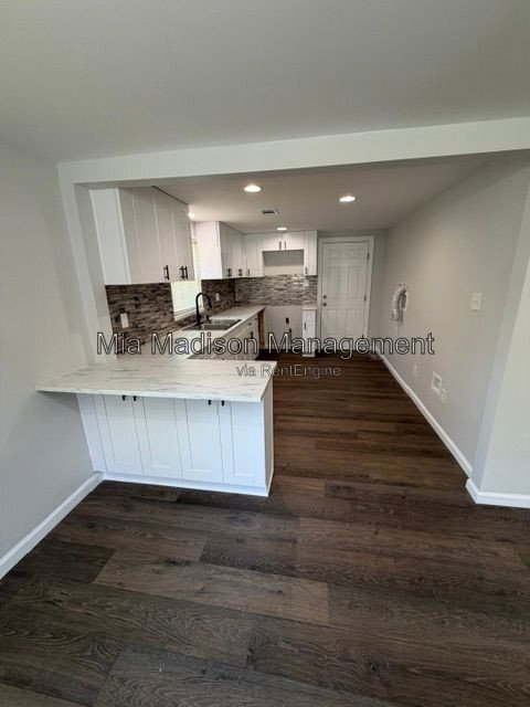 Building Photo - 1226 W 42nd St