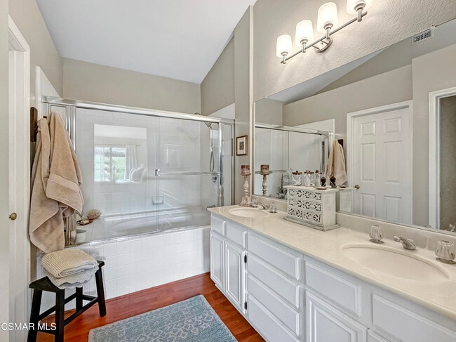 Building Photo - 264 Ridgeton Ln