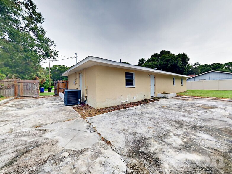 Building Photo - 5360 Alhambra Way S