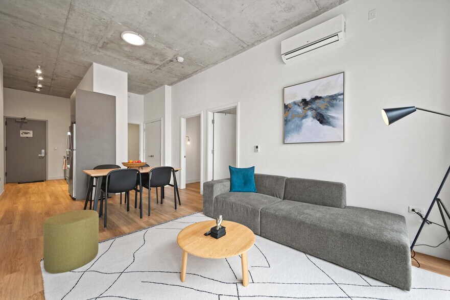 Primary Photo - 853 W Blackhawk St