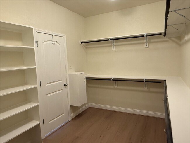 Building Photo - 6802 Tiger Trl