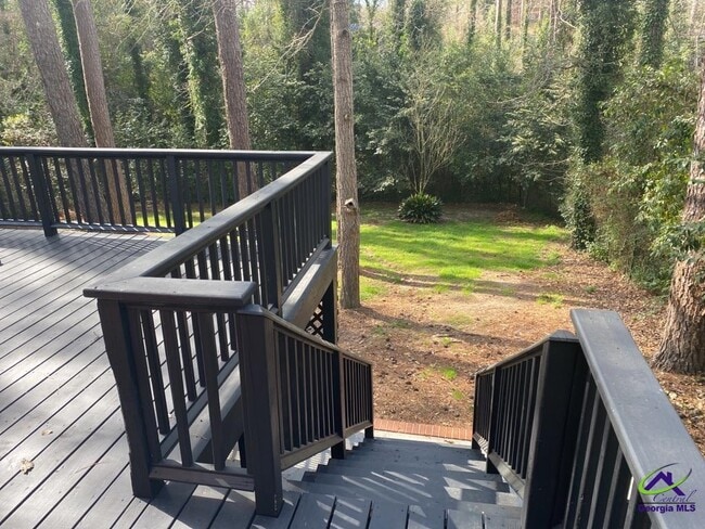 Building Photo - 2740 Northwoods Dr S