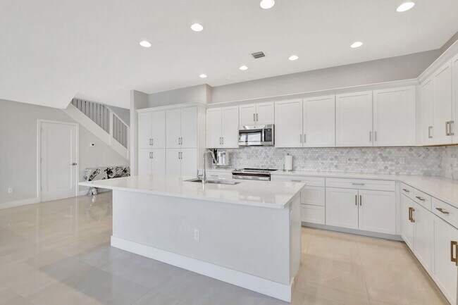 Building Photo - 16608 Cove Rd