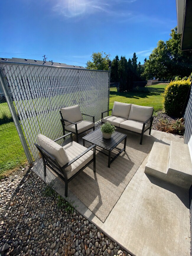 Building Photo - Hug3413(CWP)