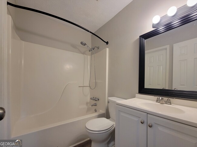 Building Photo - 611 Leigh Ct