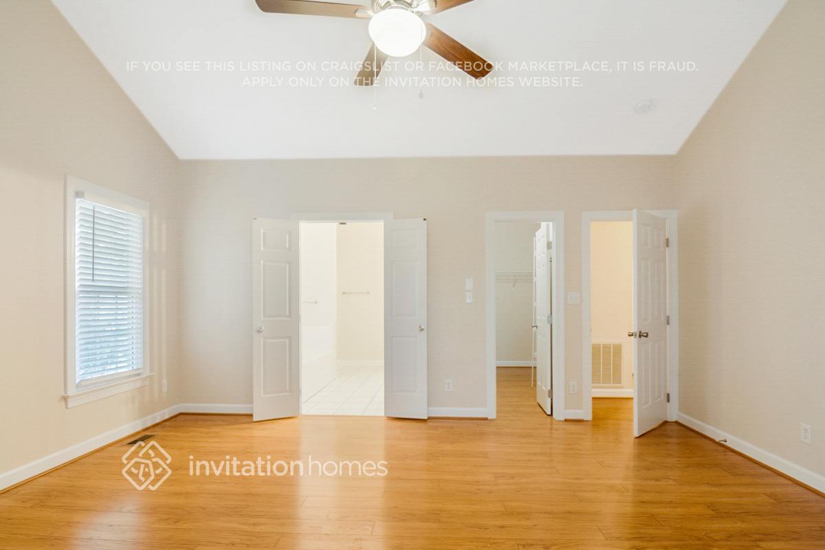 Building Photo - 405 Broadmoor Way