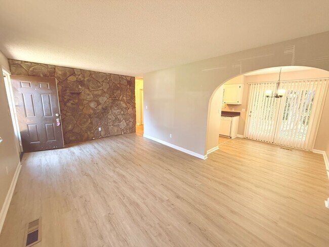 Building Photo - 4751 Tessie Ln