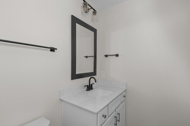 Building Photo - 4400 Laurel Rdg Dr