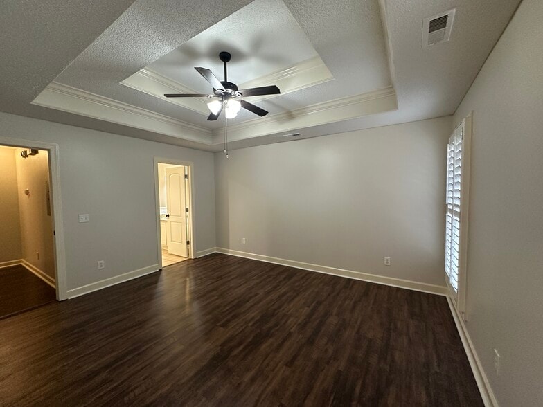 Building Photo - 722 Hobbs Rd SE