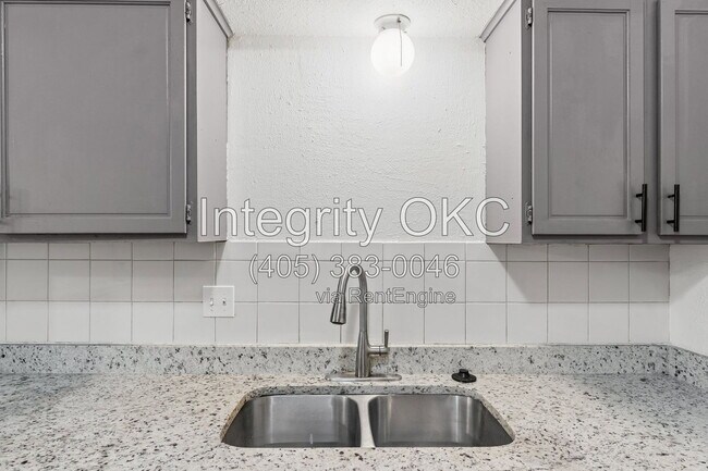 Building Photo - 8514 Candlewood Dr