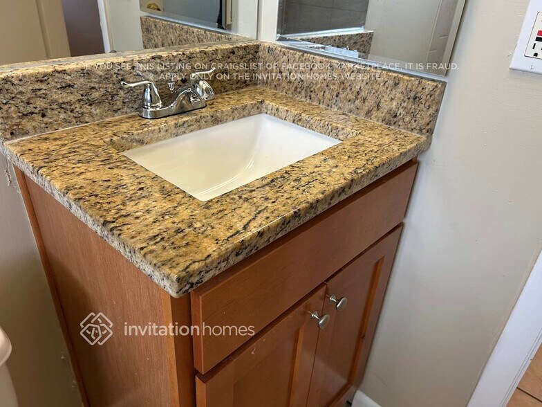 Building Photo - 212 SE 43rd Terrace