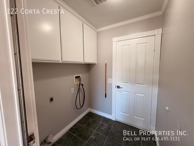 Building Photo - 122 Corta Cresta Dr