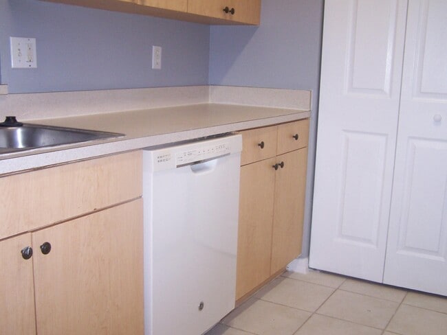 Building Photo - 10372 Fox Trail Rd S