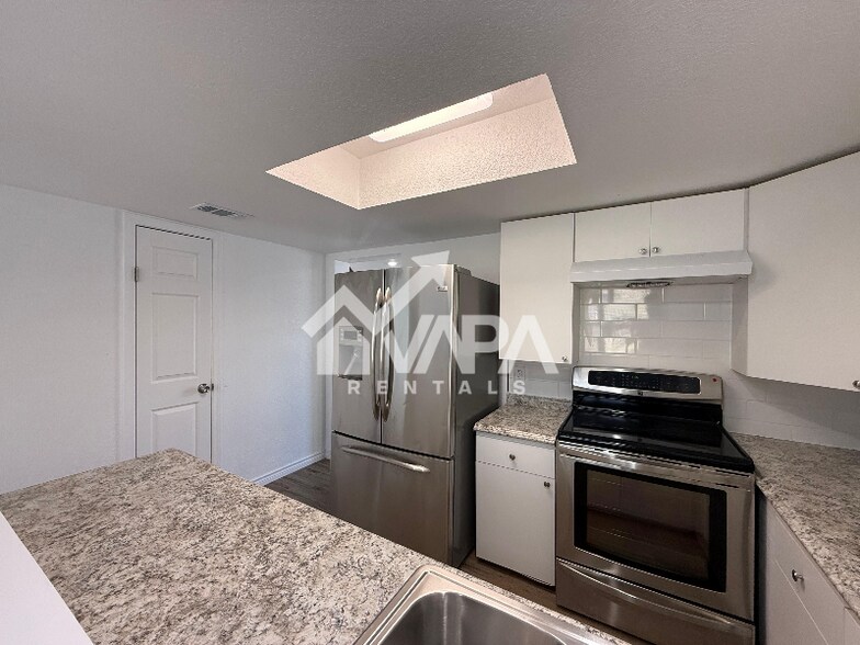 Building Photo - 6115 Lake Kemp St