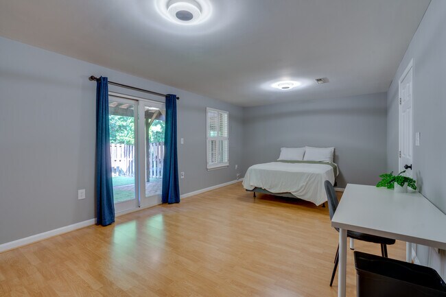 Basement Suite - 13032 Limestone Ct