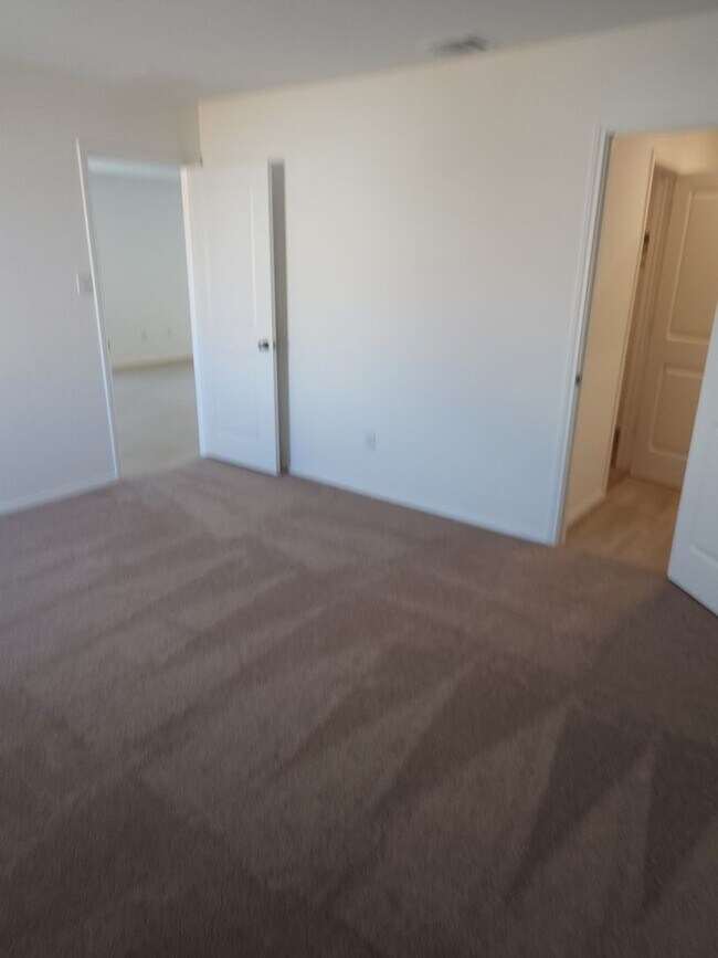 Building Photo - Converse Area - Knox Ridge