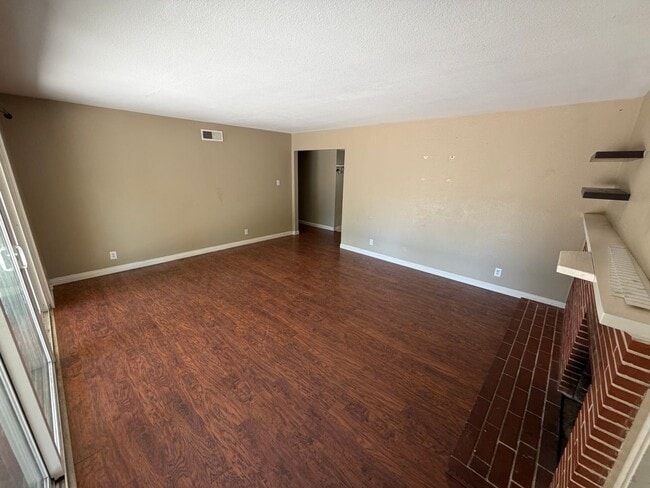 Building Photo - 4752 Crestview Dr