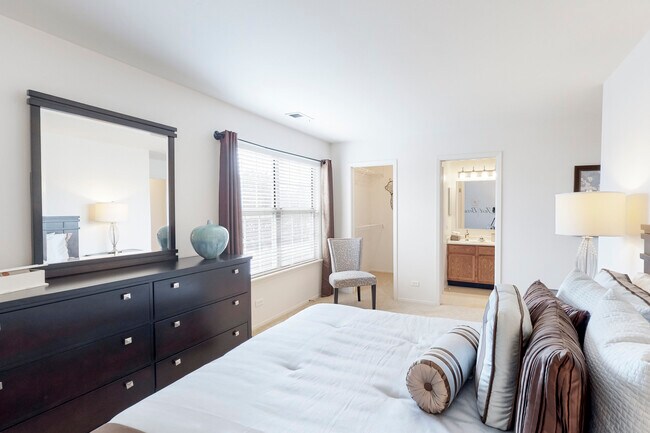 Building Photo - 1128 Johnson Dr