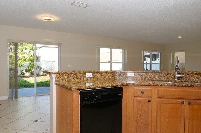 Building Photo - Beautiful 4 bedroom 2.5 bath at Remington gated community in Kissimmee