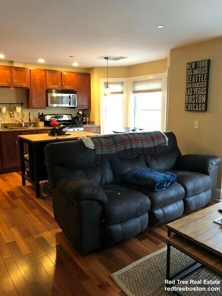 Building Photo - 341 W Broadway