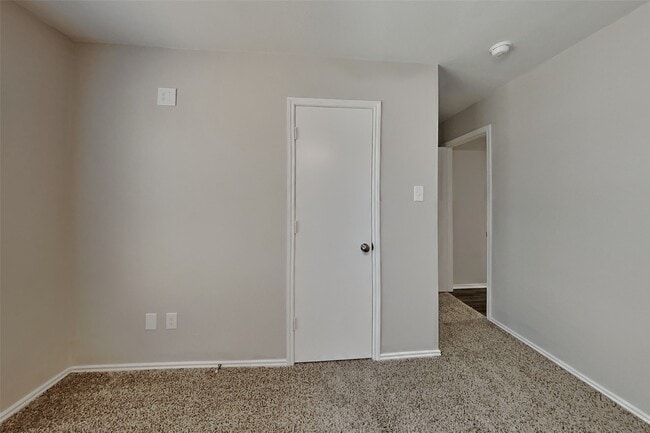 Building Photo - 1806 Usher Ct