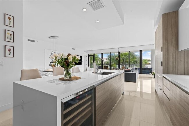 Building Photo - 60 Hendricks Isle