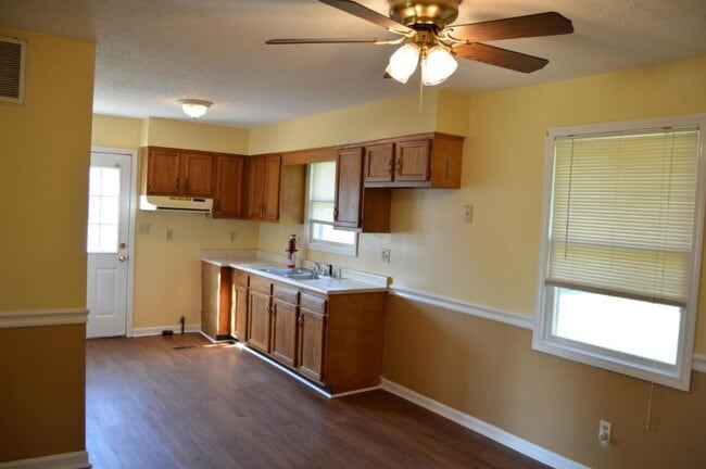 Building Photo - 3113 Rockaway Dr