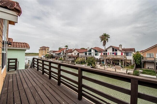Building Photo - 716 Enchanted Harbor