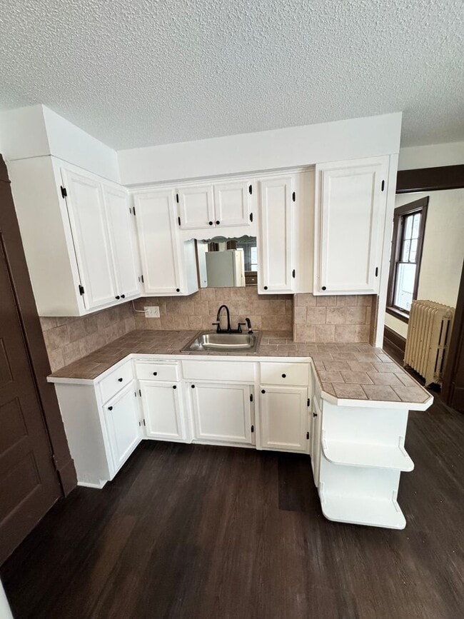 Building Photo - 1021 Charles Ave