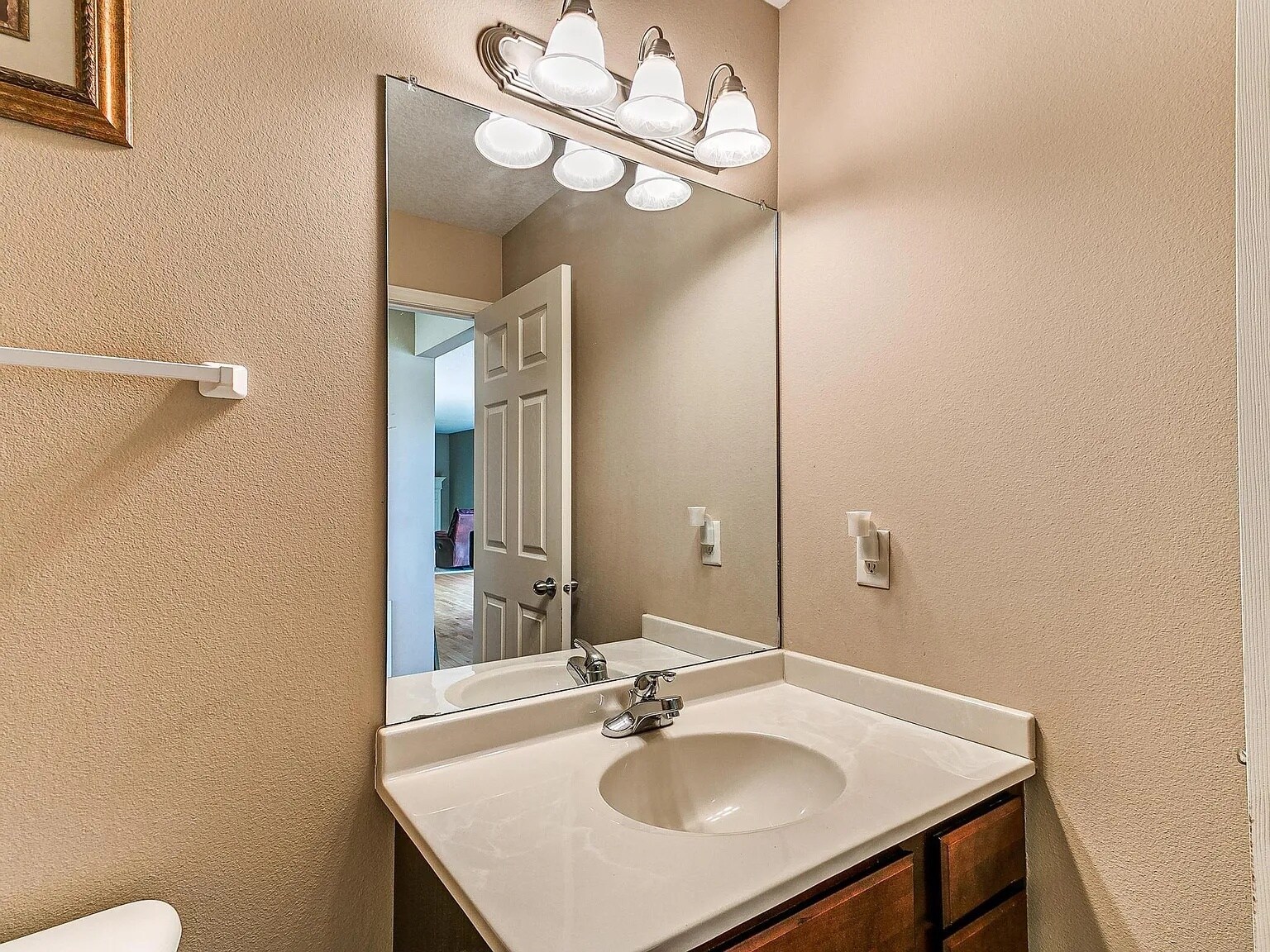 Building Photo - 15222 Aurora Cir