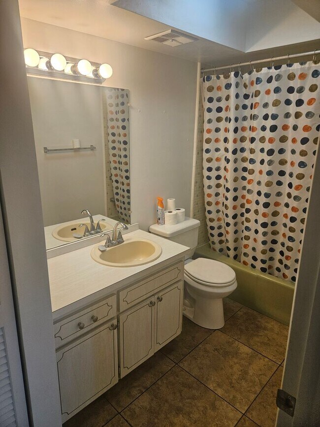 Building Photo - Charming 1-Bedroom 1-Bath Condo in 55+ Com...