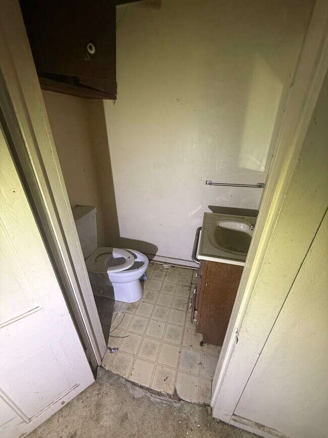 Building Photo - 206 Masters St