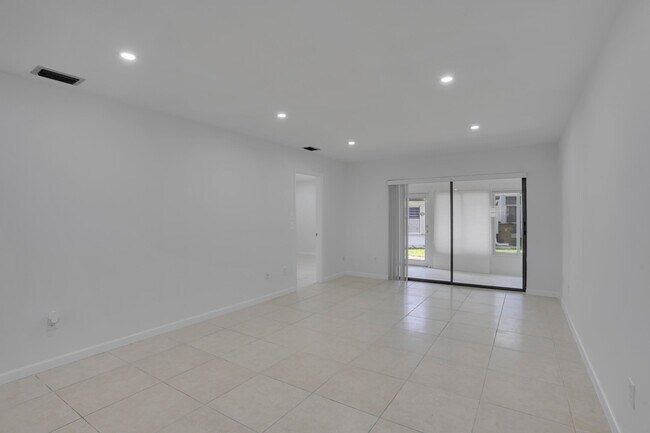 Building Photo - 315 NW 36th Ave