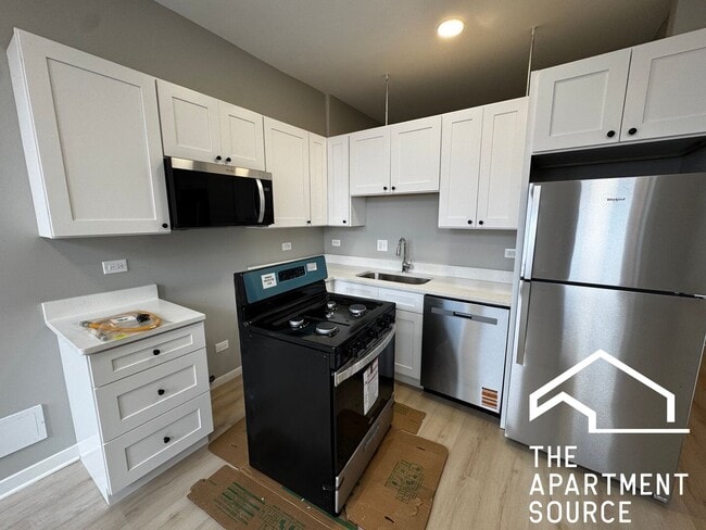 Building Photo - 4007 W School St