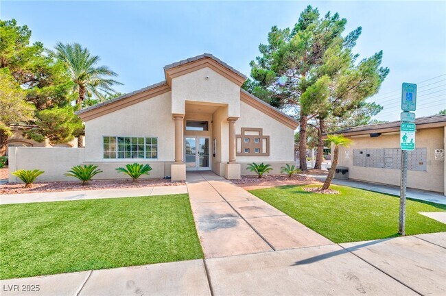 Building Photo - 3400 Cabana Dr