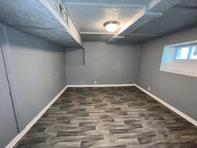 Building Photo - Freshly Renovated 5-Bedroom Home in South Chicago – Available Oct 15