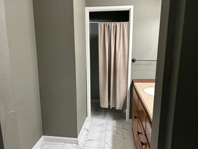 Building Photo - Welcome to your dream home in Hayward