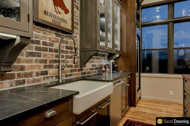 Building Photo - 1308 Jackson St